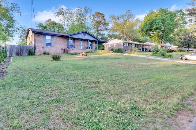 2568 Burkshire Road, Ellenwood, GA 30294