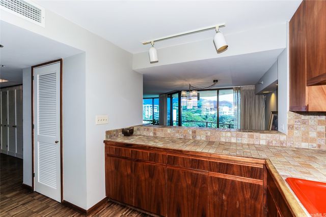 1525 Wilder Avenue 1005, Honolulu, HI 96822
