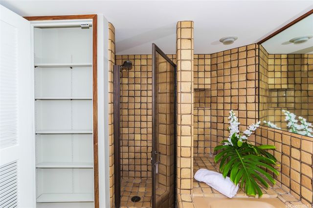 1525 Wilder Avenue 1005, Honolulu, HI 96822
