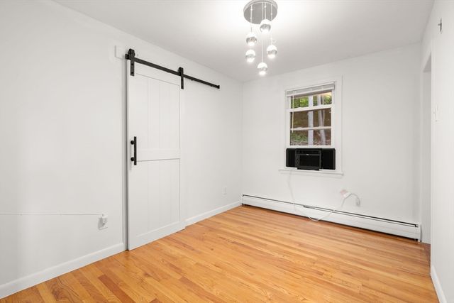 25 Pinedale St, Southbridge, MA 01550