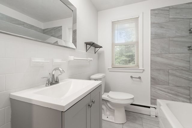 25 Pinedale St, Southbridge, MA 01550