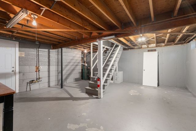 25 Pinedale St, Southbridge, MA 01550