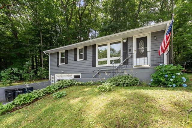 25 Pinedale St, Southbridge, MA 01550