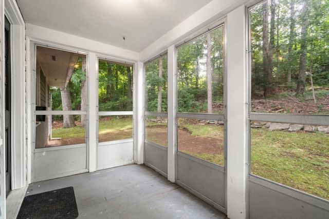 25 Pinedale St, Southbridge, MA 01550