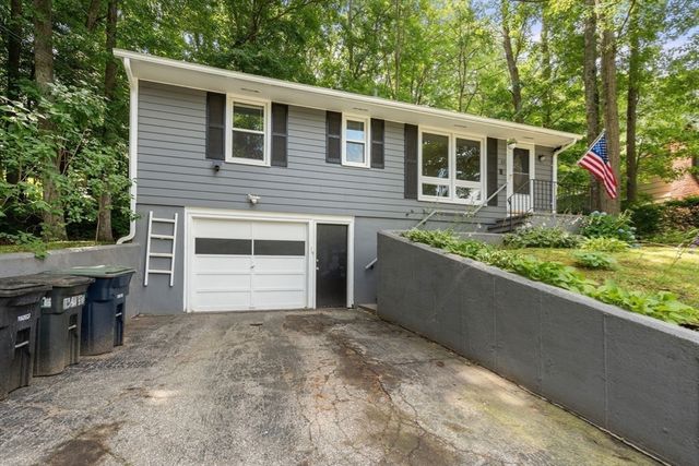 25 Pinedale St, Southbridge, MA 01550