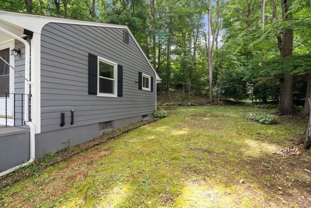 25 Pinedale St, Southbridge, MA 01550