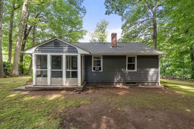 25 Pinedale St, Southbridge, MA 01550
