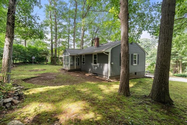25 Pinedale St, Southbridge, MA 01550