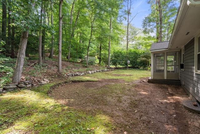 25 Pinedale St, Southbridge, MA 01550