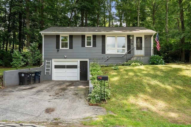 25 Pinedale St, Southbridge, MA 01550