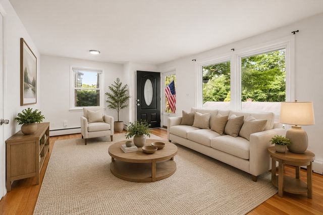 25 Pinedale St, Southbridge, MA 01550