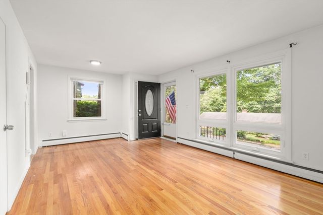 25 Pinedale St, Southbridge, MA 01550