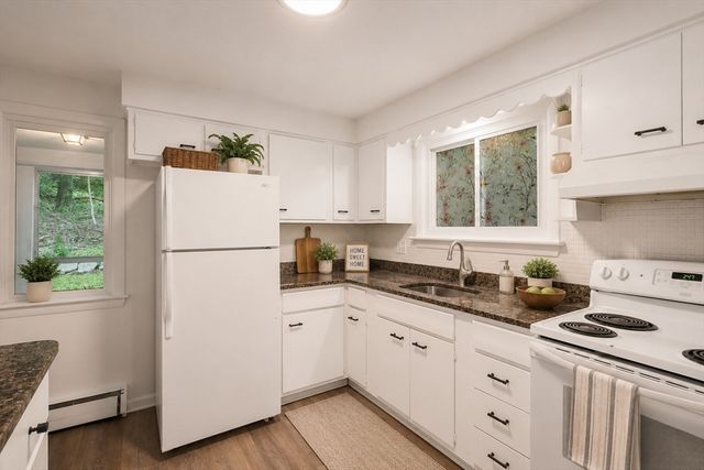 25 Pinedale St, Southbridge, MA 01550