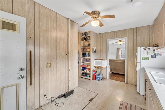211 Jones Street, Le Claire, IA 52753