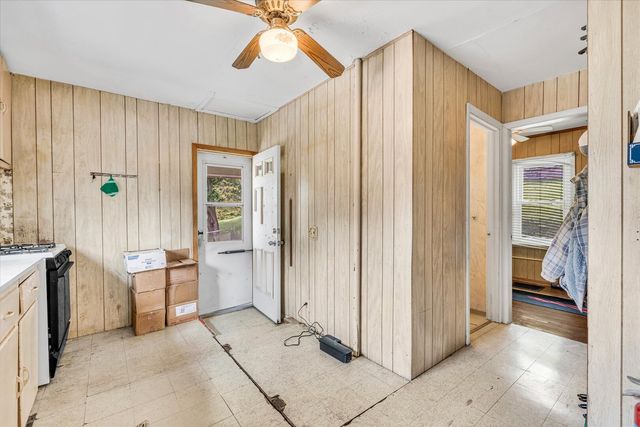 211 Jones Street, Le Claire, IA 52753