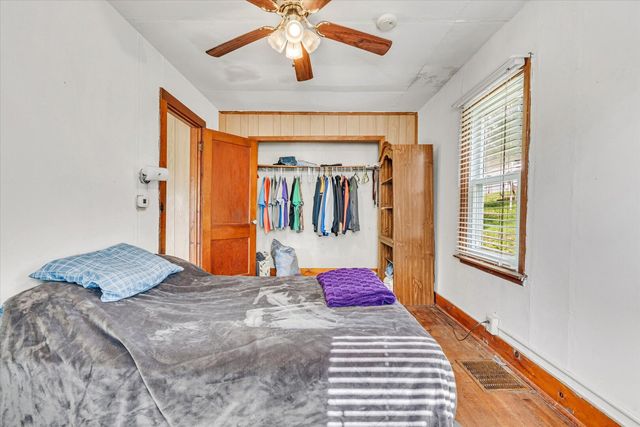 211 Jones Street, Le Claire, IA 52753