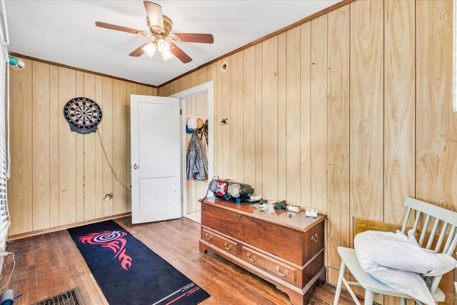 211 Jones Street, Le Claire, IA 52753