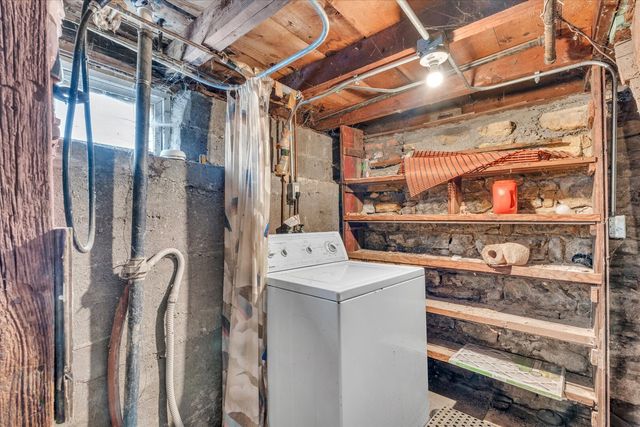 211 Jones Street, Le Claire, IA 52753