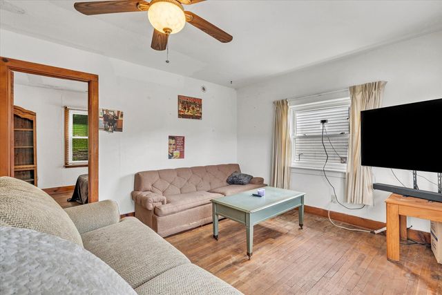 211 Jones Street, Le Claire, IA 52753