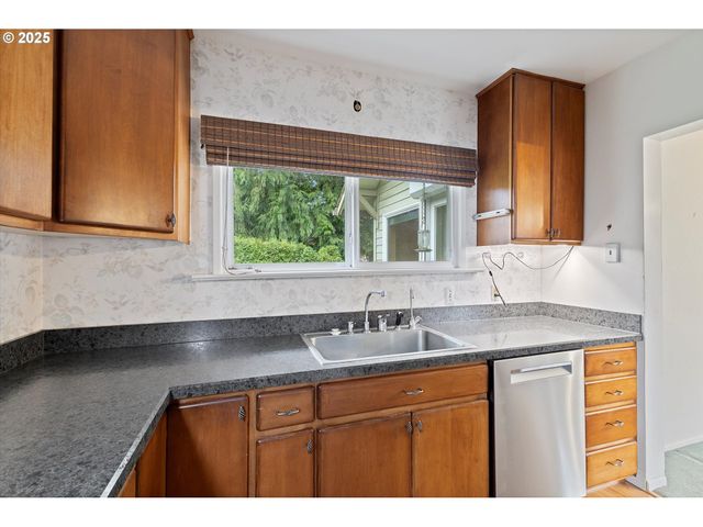 130 Ne BALDWIN St, Portland, OR 97211