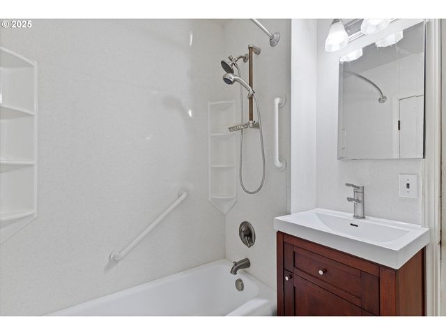 130 Ne BALDWIN St, Portland, OR 97211