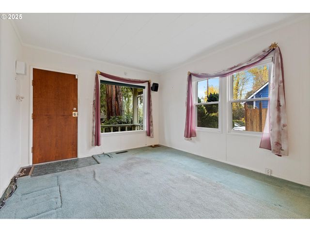 130 Ne BALDWIN St, Portland, OR 97211