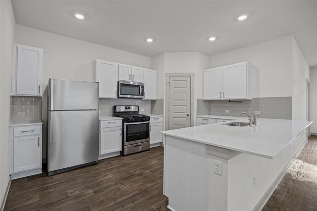 231 Lavaca River LN, Hutto, TX 78634