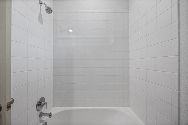 231 Lavaca River LN, Hutto, TX 78634