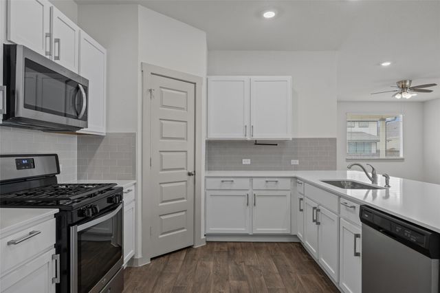 231 Lavaca River LN, Hutto, TX 78634