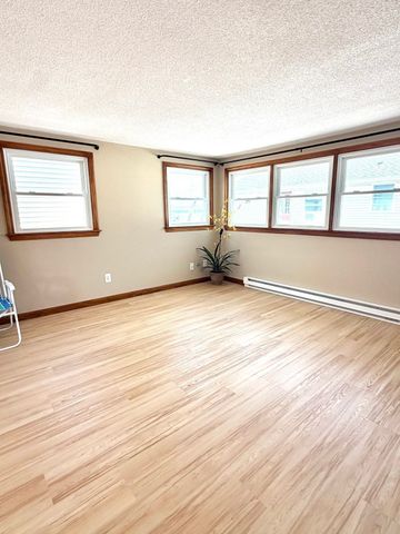 590 N End Blvd 4, Salisbury, MA 01952