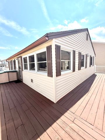 590 N End Blvd 4, Salisbury, MA 01952