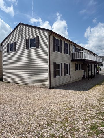 590 N End Blvd 4, Salisbury, MA 01952