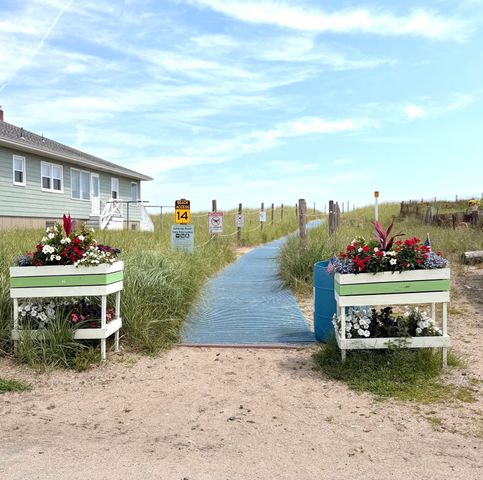 590 N End Blvd 4, Salisbury, MA 01952