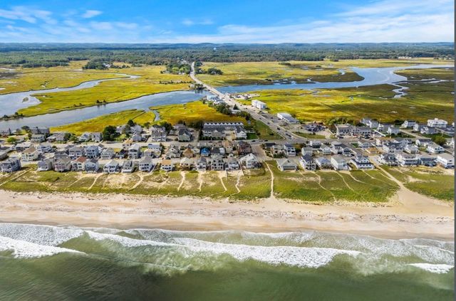 590 N End Blvd 4, Salisbury, MA 01952