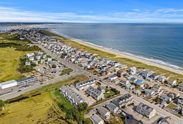 590 N End Blvd 4, Salisbury, MA 01952