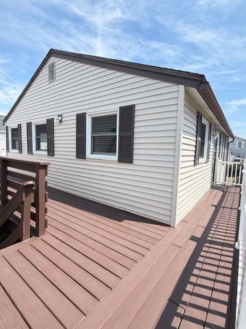 590 N End Blvd 4, Salisbury, MA 01952