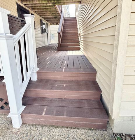 590 N End Blvd 4, Salisbury, MA 01952