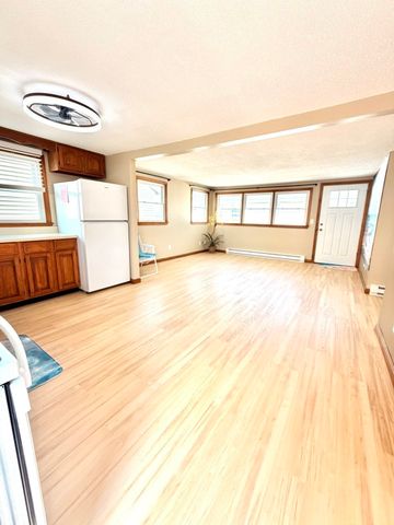590 N End Blvd 4, Salisbury, MA 01952