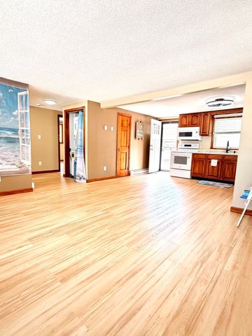 590 N End Blvd 4, Salisbury, MA 01952