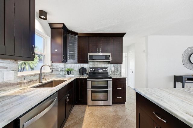 2461 61ST LANE N, St Petersburg, FL 33710