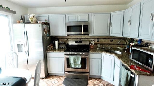402 Holly Dr 402, Perth Amboy City, NJ 08861