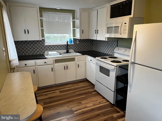 804 E CHOCOLATE AVE, Hershey, PA 17033