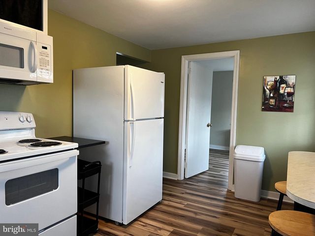 804 E CHOCOLATE AVE, Hershey, PA 17033