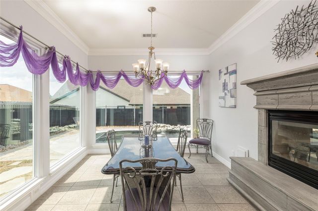 98 Victoria Drive W, Montgomery, TX 77356