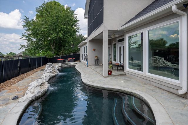 98 Victoria Drive W, Montgomery, TX 77356