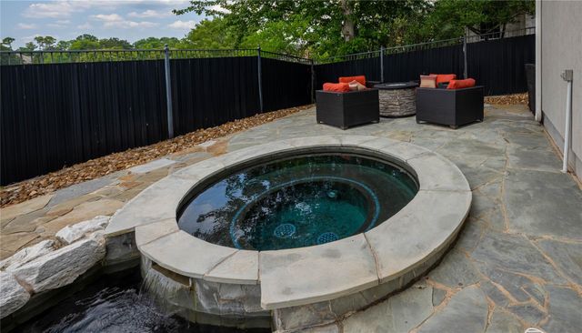 98 Victoria Drive W, Montgomery, TX 77356