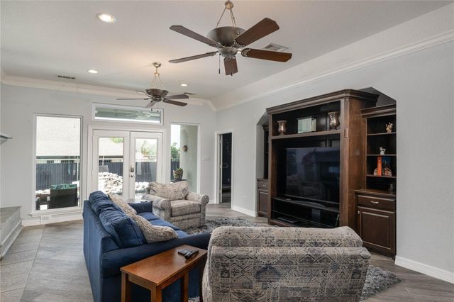 98 Victoria Drive W, Montgomery, TX 77356