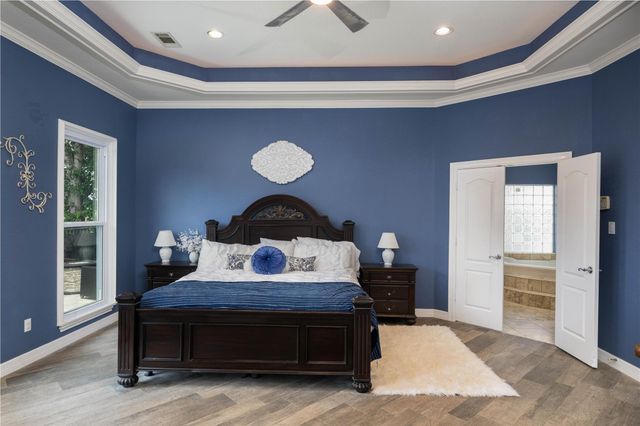 98 Victoria Drive W, Montgomery, TX 77356