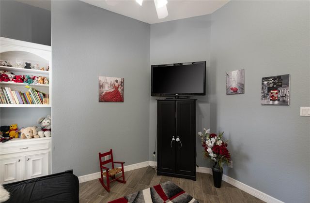 98 Victoria Drive W, Montgomery, TX 77356