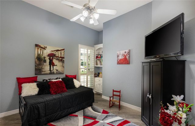 98 Victoria Drive W, Montgomery, TX 77356